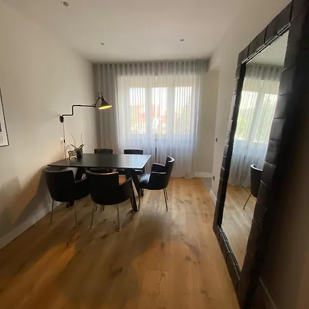 Upscale In Center With Free Parking *